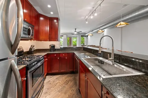 3550 West Montrose Avenue Chicago IL 60618