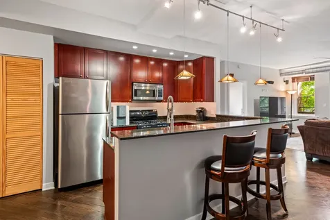 3550 West Montrose Avenue Chicago IL 60618