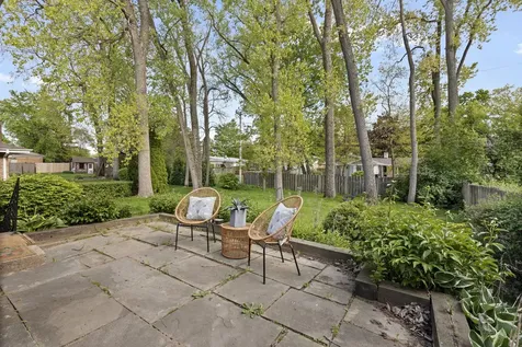 221 West Sheridan Place Lake Bluff IL 60044