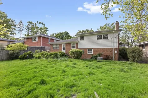 221 West Sheridan Place Lake Bluff IL 60044