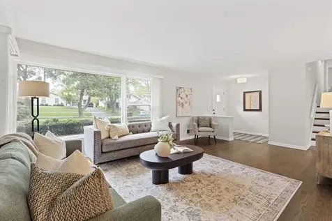 221 West Sheridan Place Lake Bluff IL 60044