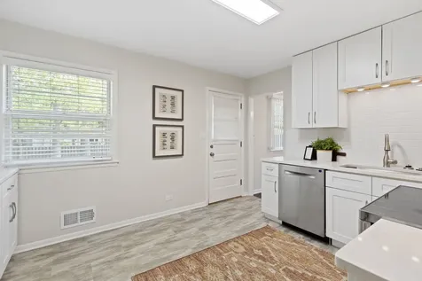 221 West Sheridan Place Lake Bluff IL 60044