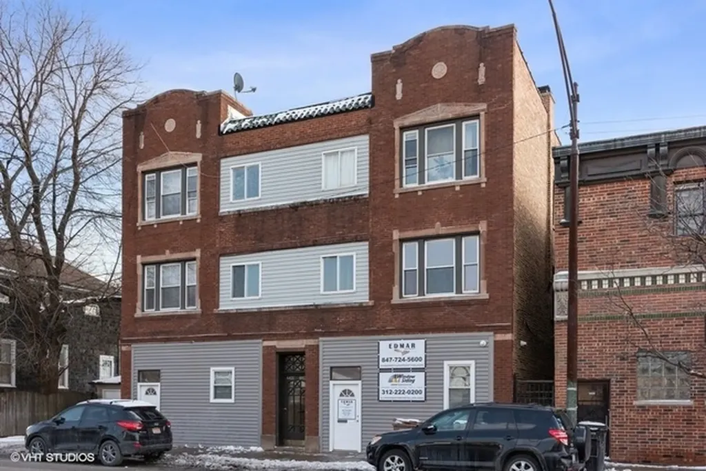 4411 West Montrose Avenue Chicago IL 60641