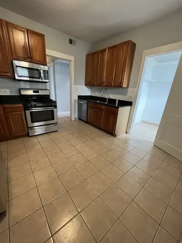 4411 West Montrose Avenue Chicago IL 60641