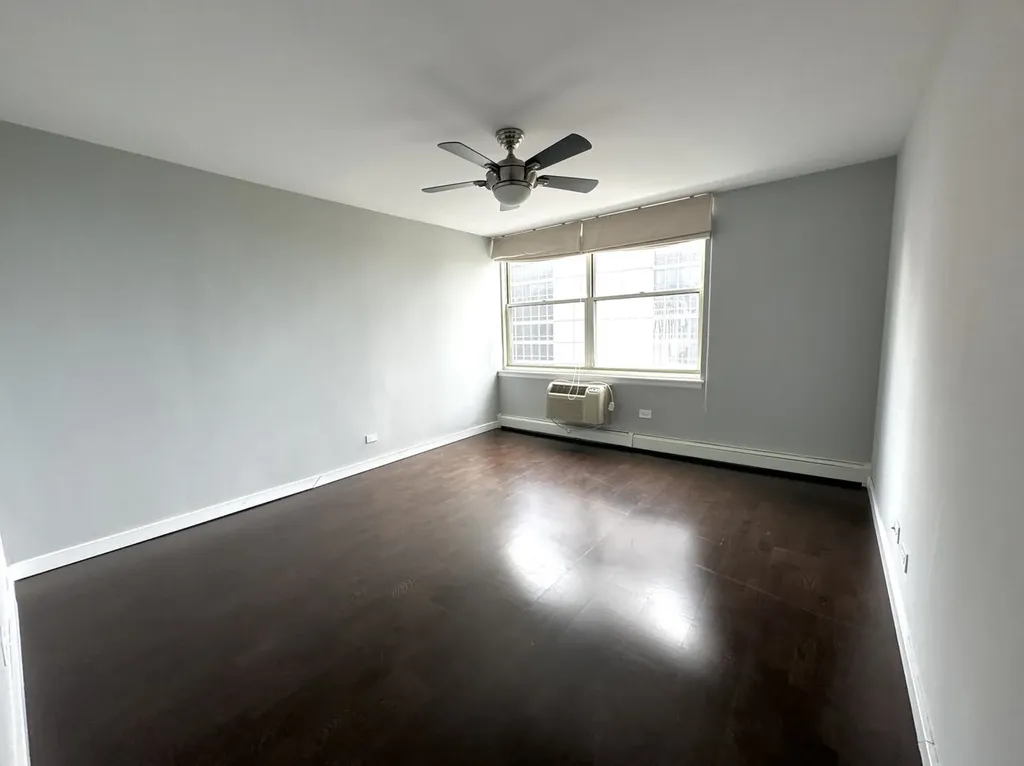 3033 North Sheridan Road Chicago IL 60657