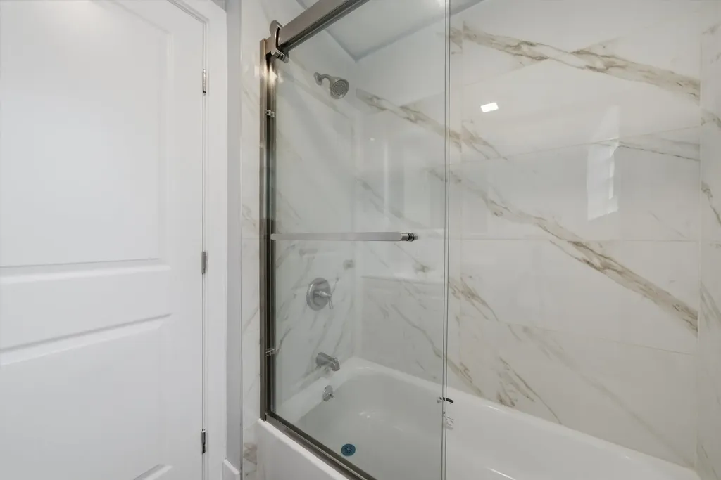 2016 West 52nd Street Chicago IL 60609