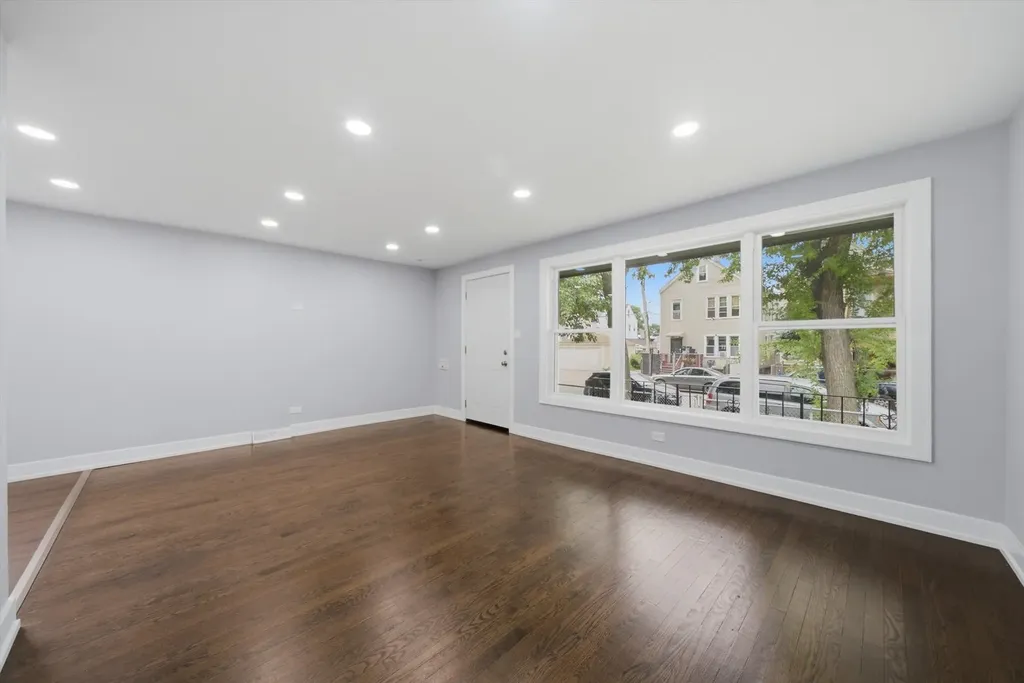 2016 West 52nd Street Chicago IL 60609