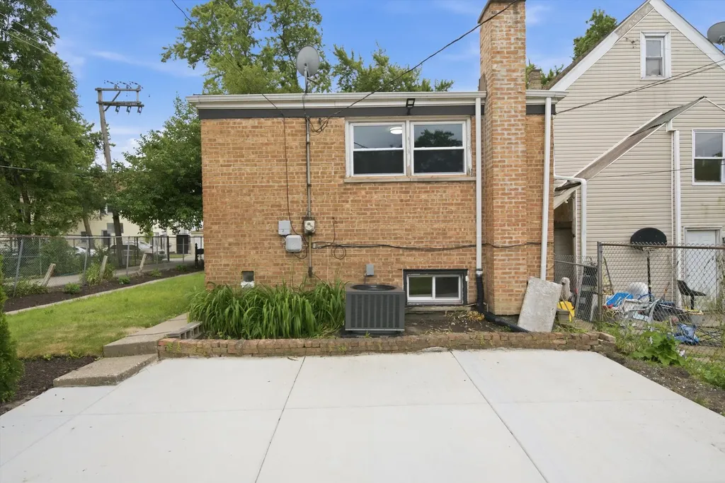 2016 West 52nd Street Chicago IL 60609