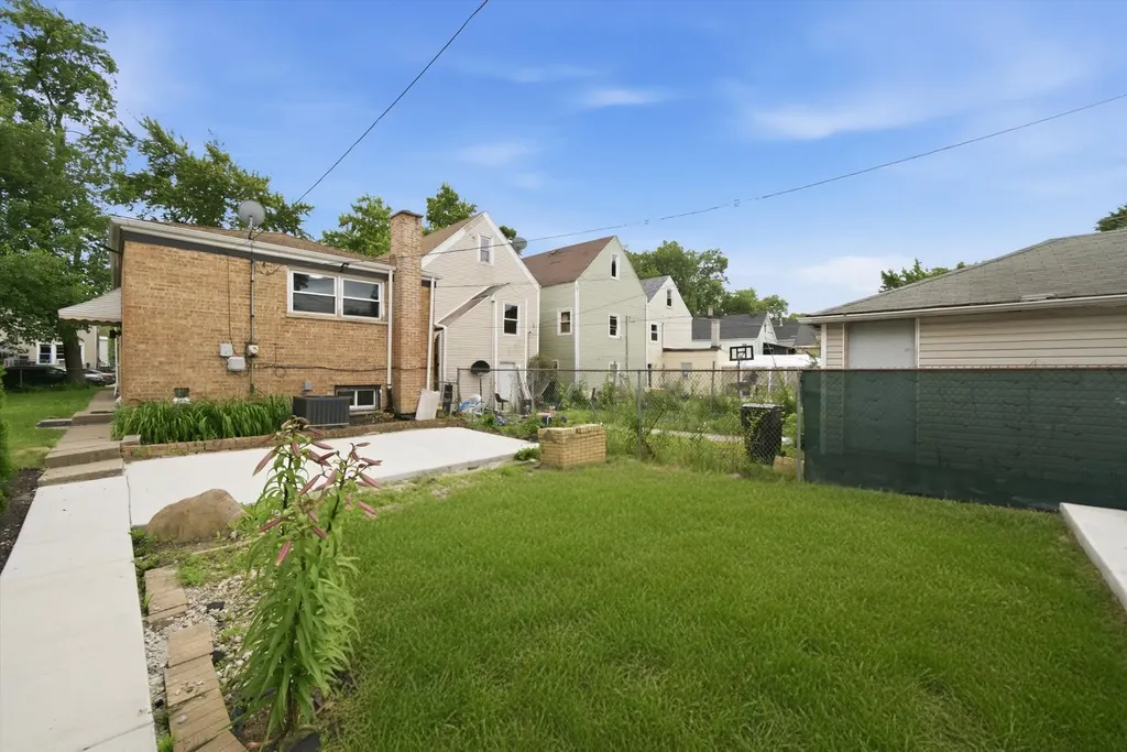 2016 West 52nd Street Chicago IL 60609