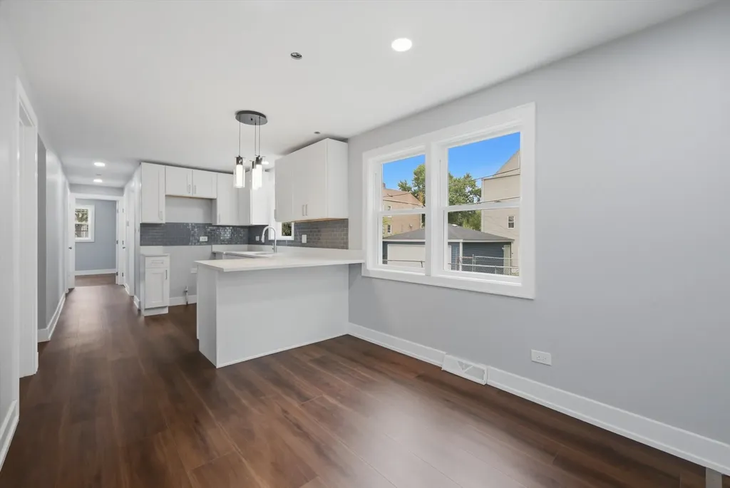 2016 West 52nd Street Chicago IL 60609