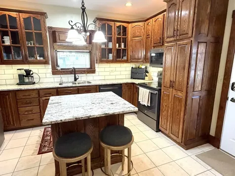 1203 6TH Street Peru IL 61354