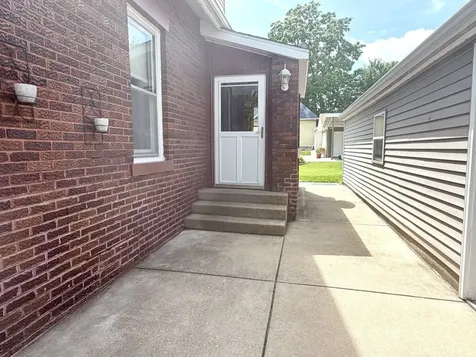 1203 6TH Street Peru IL 61354