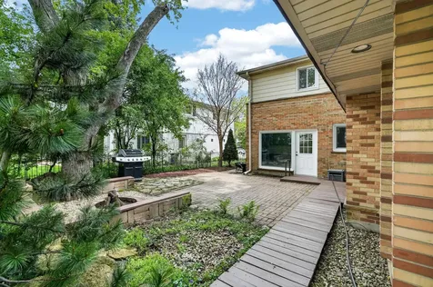 208 Pine Street Deerfield IL 60015