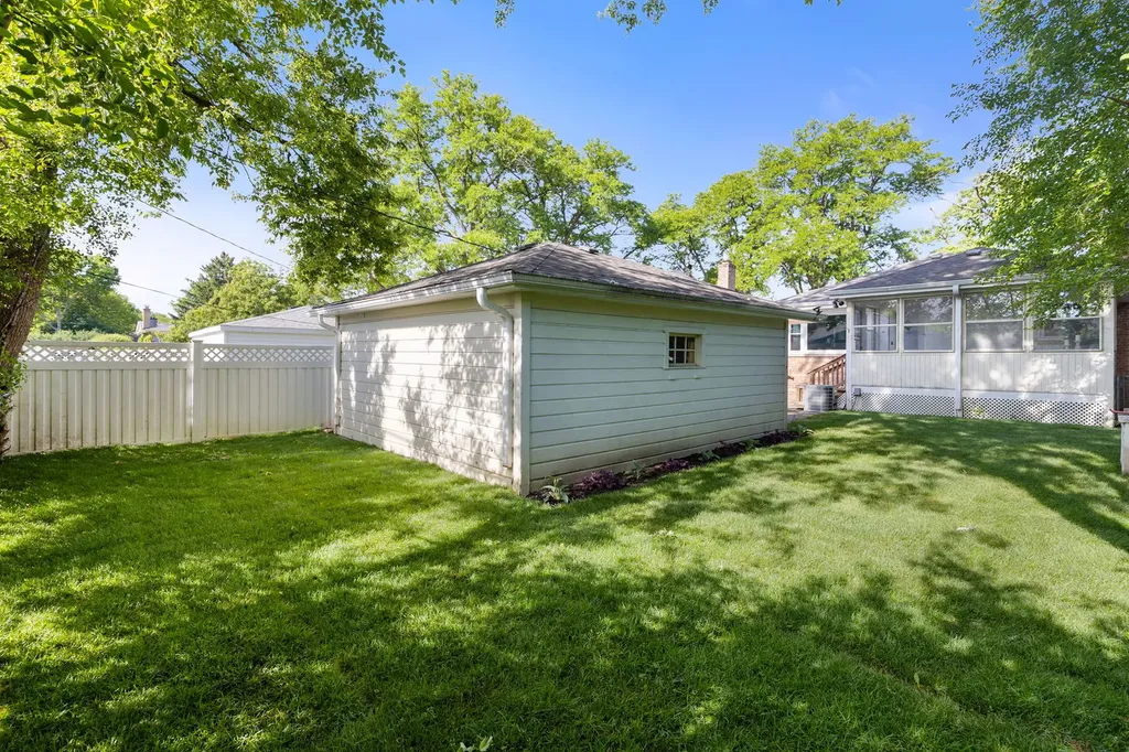 604 Lavergne Avenue Wilmette IL 60091