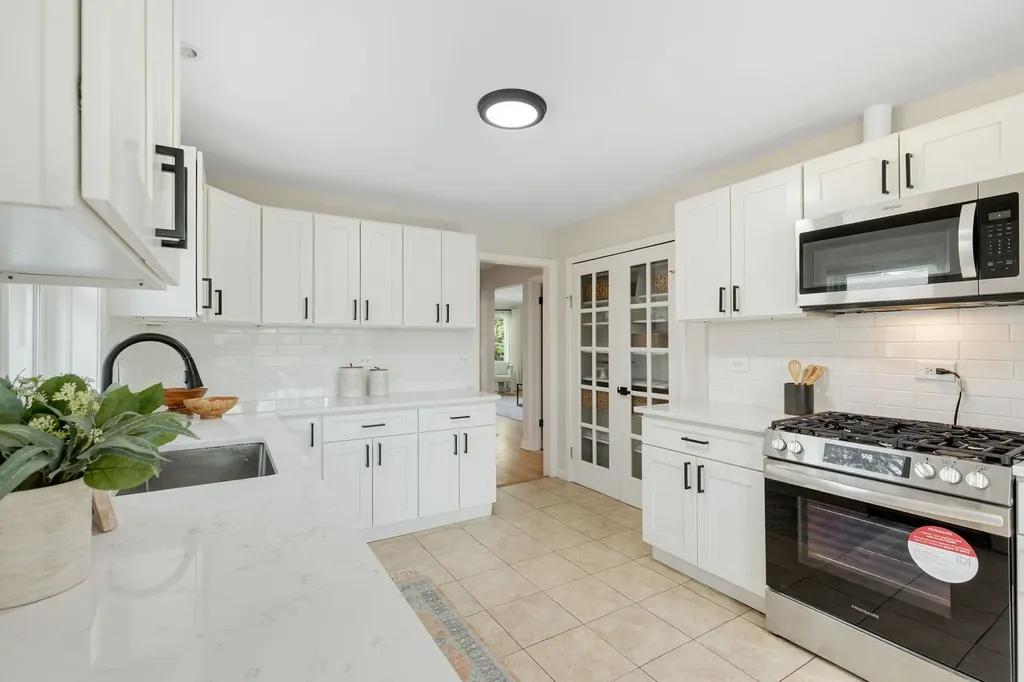 604 Lavergne Avenue Wilmette IL 60091