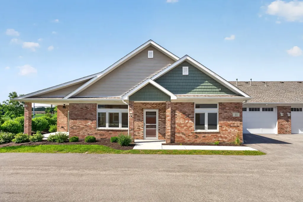11 Briden Lane Sycamore IL 60178