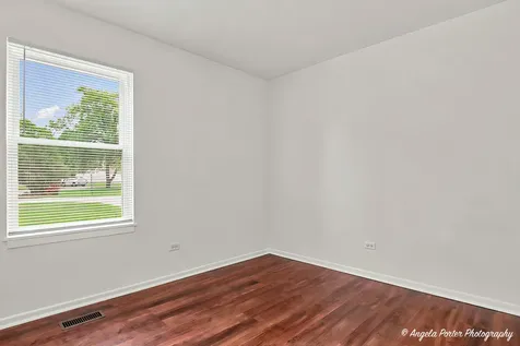 3287 Medford Court Island Lake IL 60042