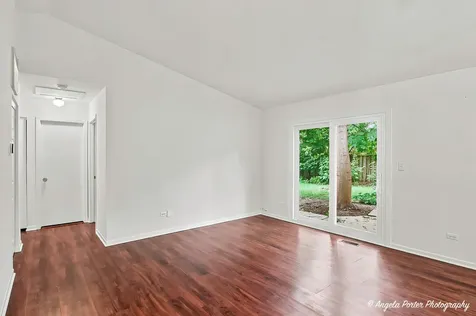 3287 Medford Court Island Lake IL 60042