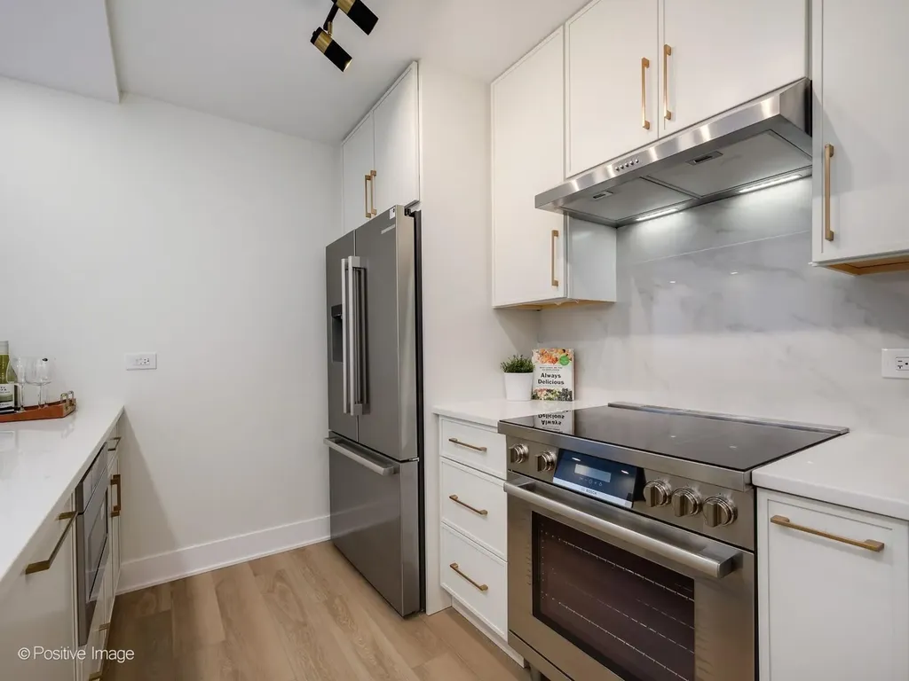 4170 North Marine Drive Chicago IL 60613