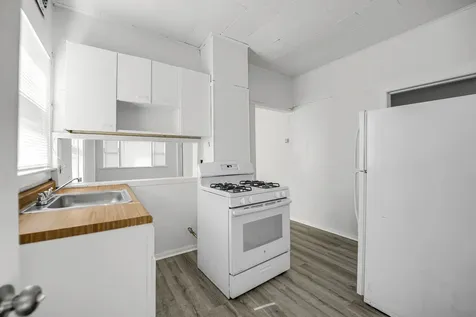 120 East Kensington Avenue Chicago IL 60628