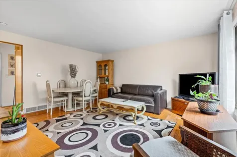 4836 Kirk Street Skokie IL 60077
