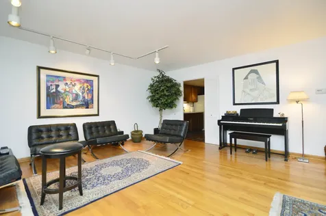 5117 South Cornell Avenue Chicago IL 60615