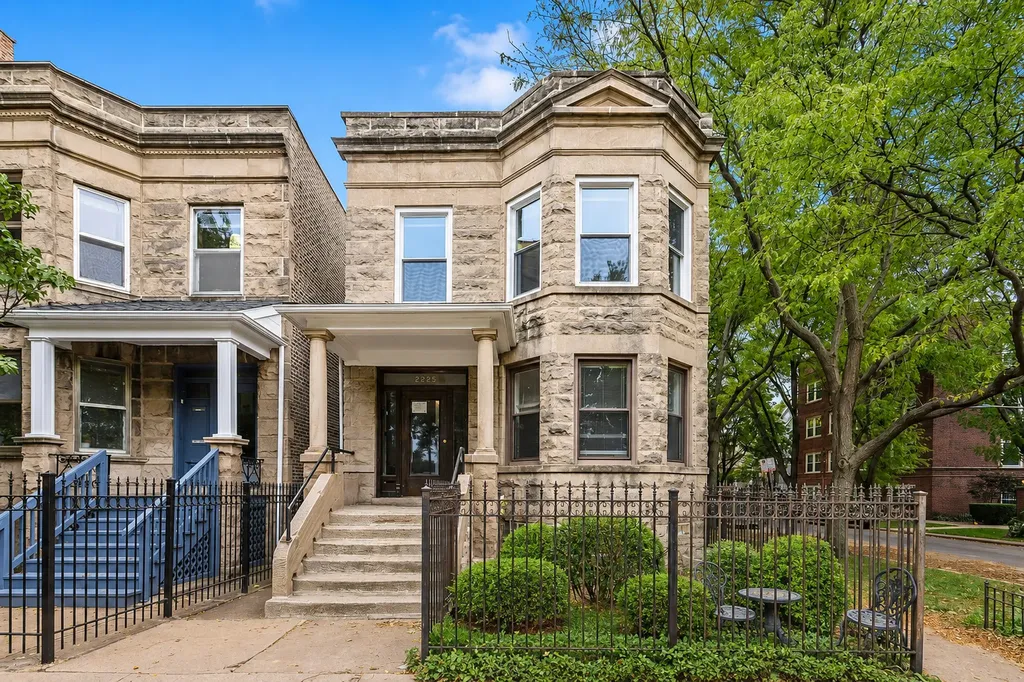 4351 North Bell Avenue Chicago IL 60618