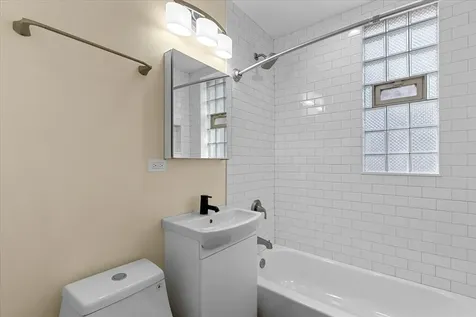 4351 North Bell Avenue Chicago IL 60618