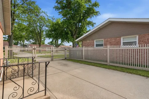 7036 Oxford Street Bridgeview IL 60455