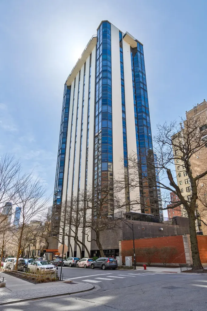 1310 North Ritchie Court Chicago IL 60610