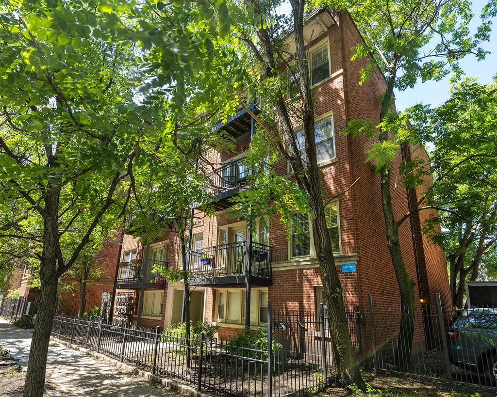 4422 North Ashland Avenue Chicago IL 60640