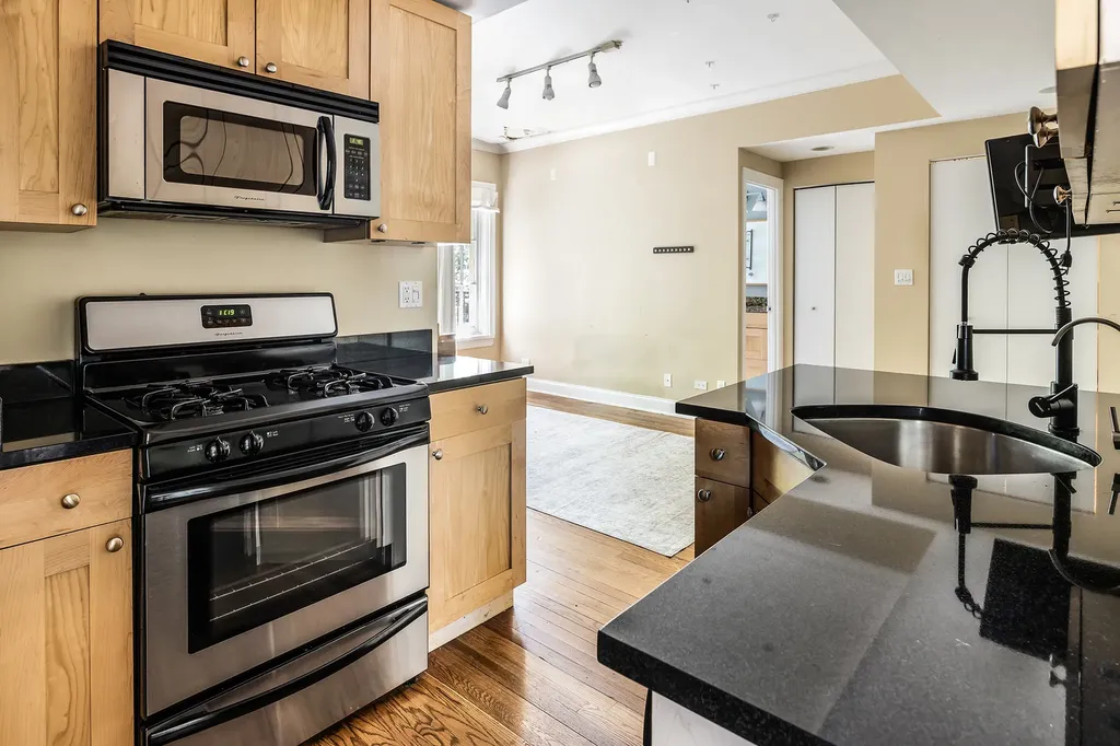 4422 North Ashland Avenue Chicago IL 60640
