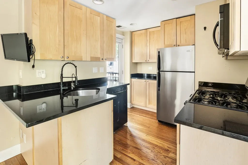 4422 North Ashland Avenue Chicago IL 60640