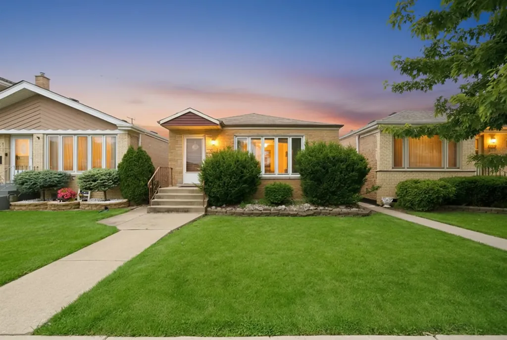 6111 West 55th Street Chicago IL 60638
