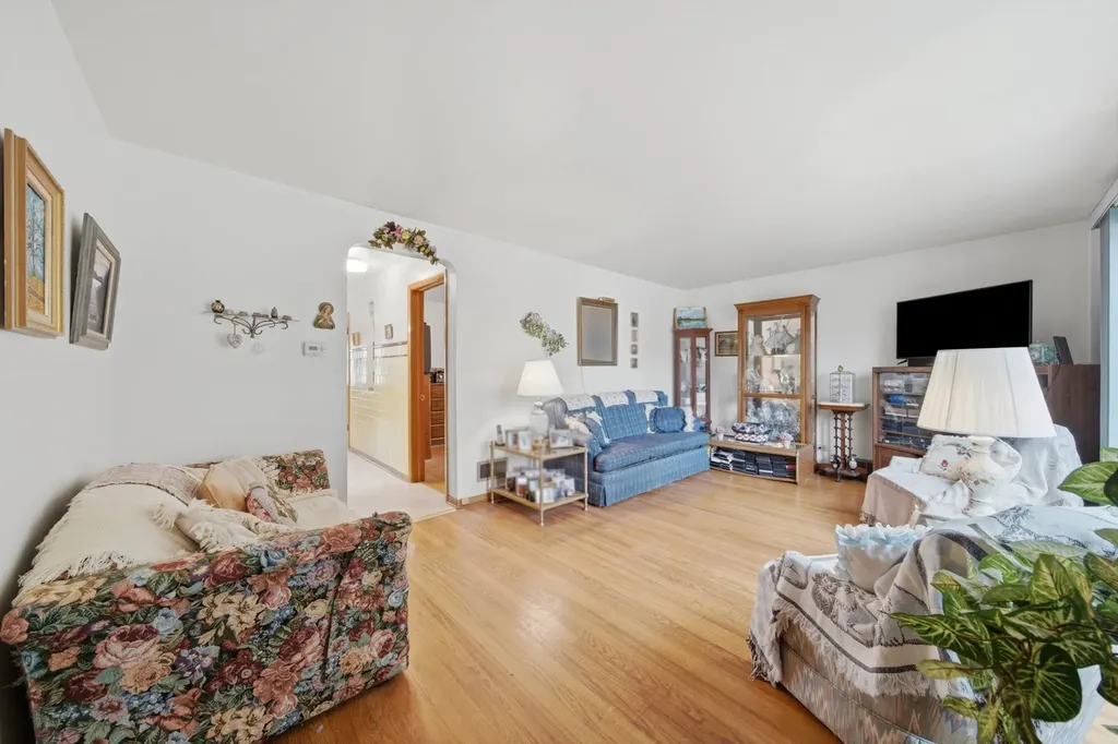6111 West 55th Street Chicago IL 60638