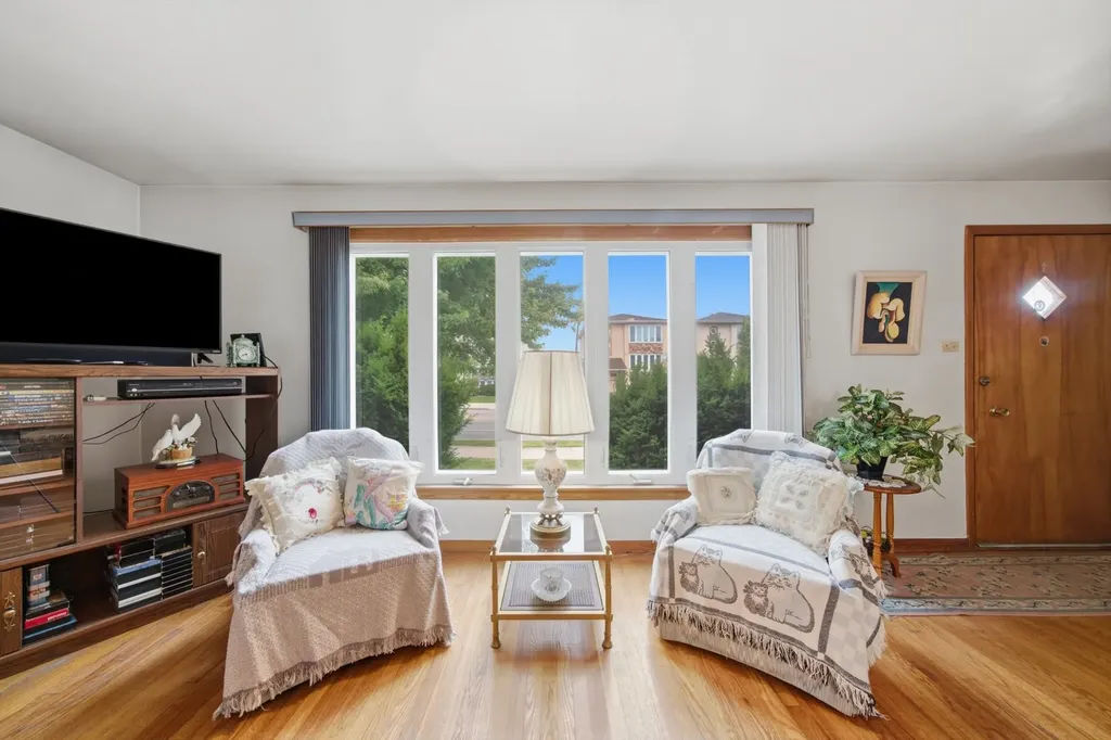 6111 West 55th Street Chicago IL 60638
