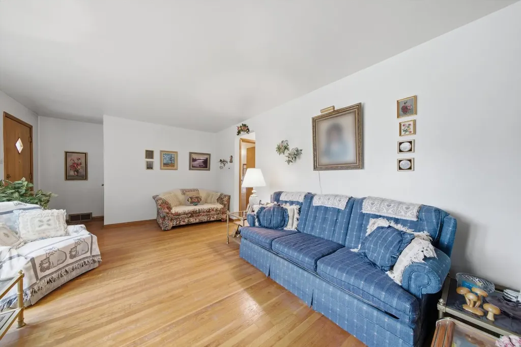 6111 West 55th Street Chicago IL 60638