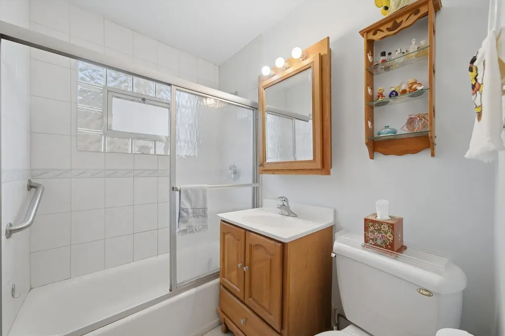 6111 West 55th Street Chicago IL 60638