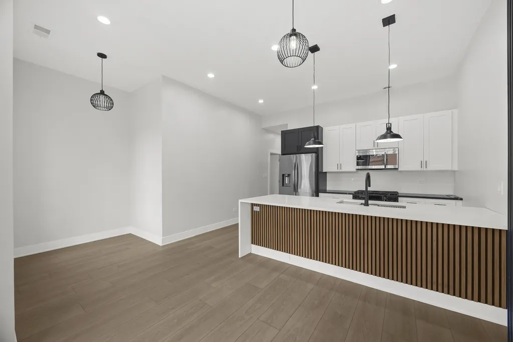 6423 South Evans Avenue Chicago IL 60637