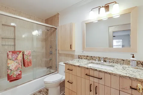 1447 Carol Lane Deerfield IL 60015