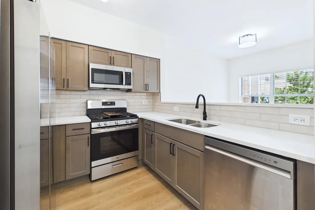 3 Charlotte Circle Elmhurst IL 60126