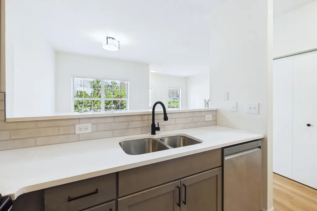 3 Charlotte Circle Elmhurst IL 60126