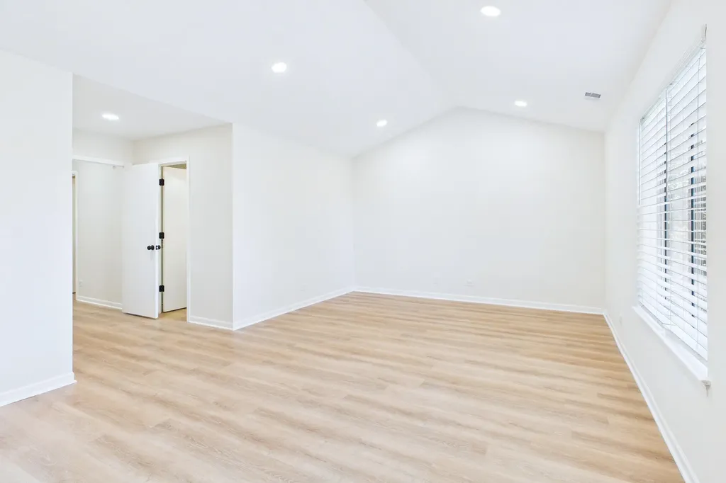 3 Charlotte Circle Elmhurst IL 60126