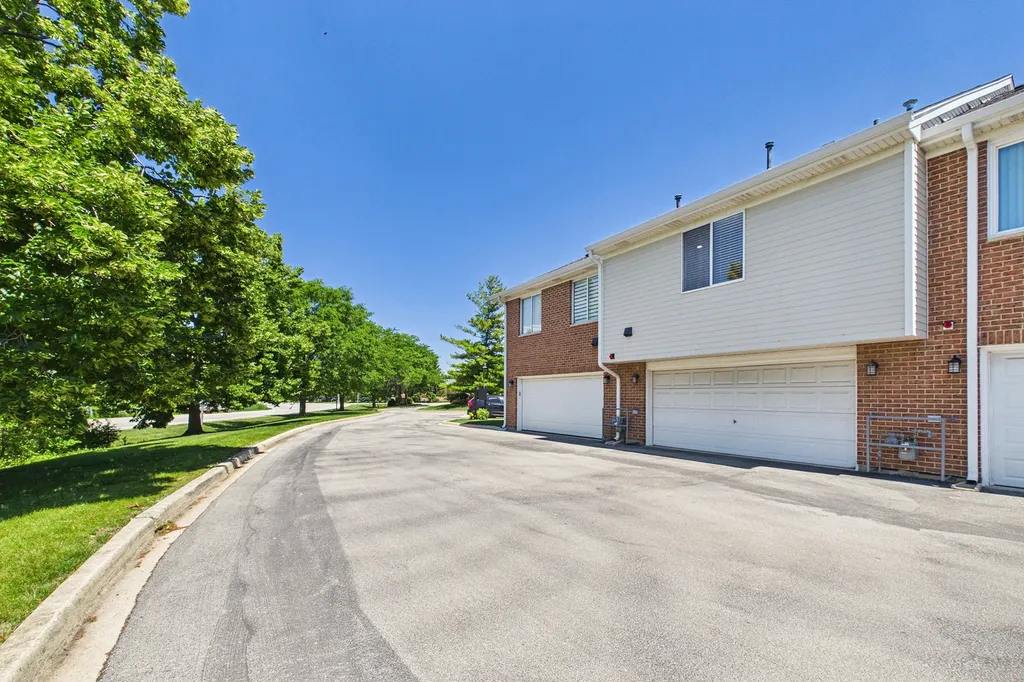 3 Charlotte Circle Elmhurst IL 60126