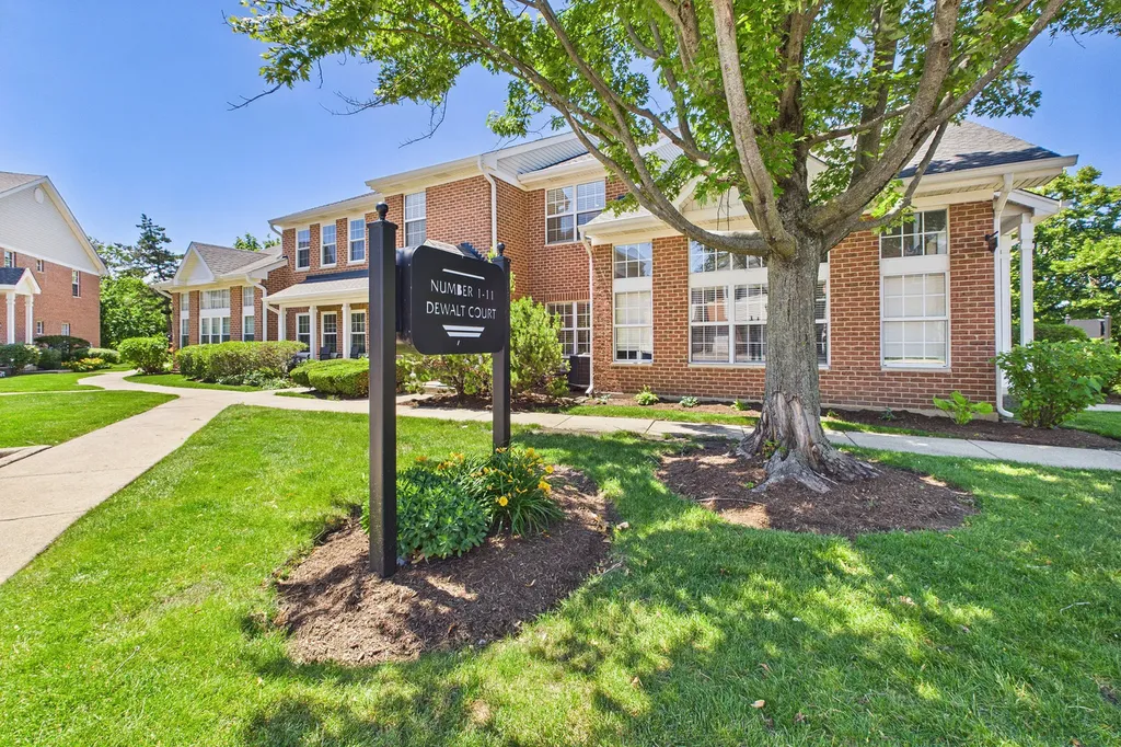 3 Charlotte Circle Elmhurst IL 60126