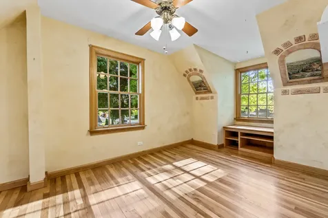 107 North Elmhurst Avenue Mount Prospect IL 60056