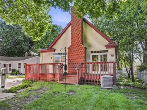 107 North Elmhurst Avenue Mount Prospect IL 60056