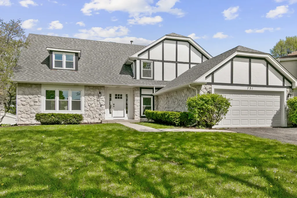 731 Roaring Brook Lane Algonquin IL 60102