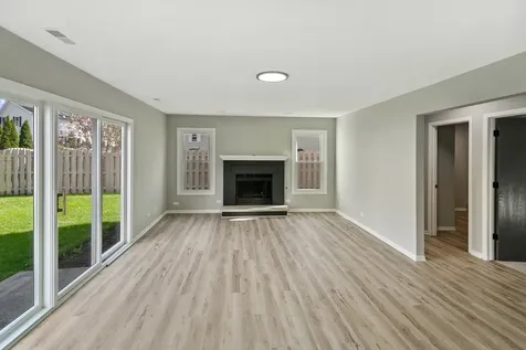 731 Roaring Brook Lane Algonquin IL 60102