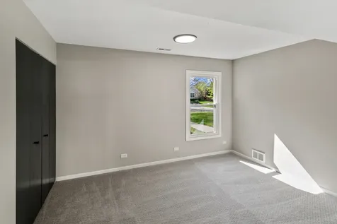 731 Roaring Brook Lane Algonquin IL 60102